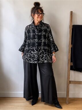 Damee Mesh Embroidered Statement Jacket Size M Artsy Lagenlook Black & White
